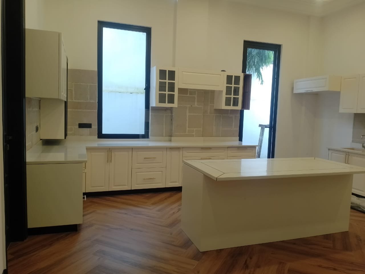 property_images/1757414705_68c00531303c2.jpeg