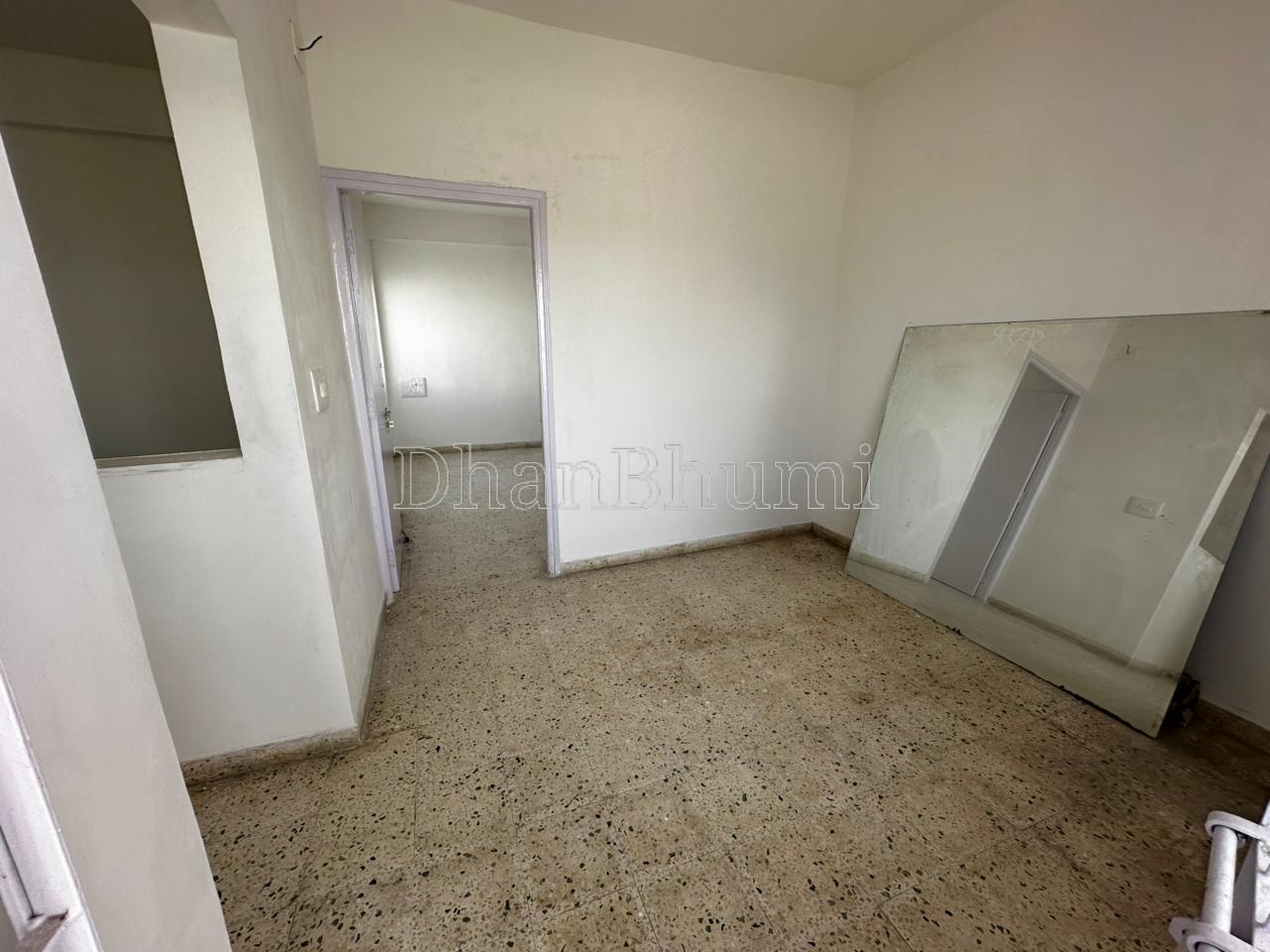 property_images/1773905360_69bba5d076a2c.jpeg