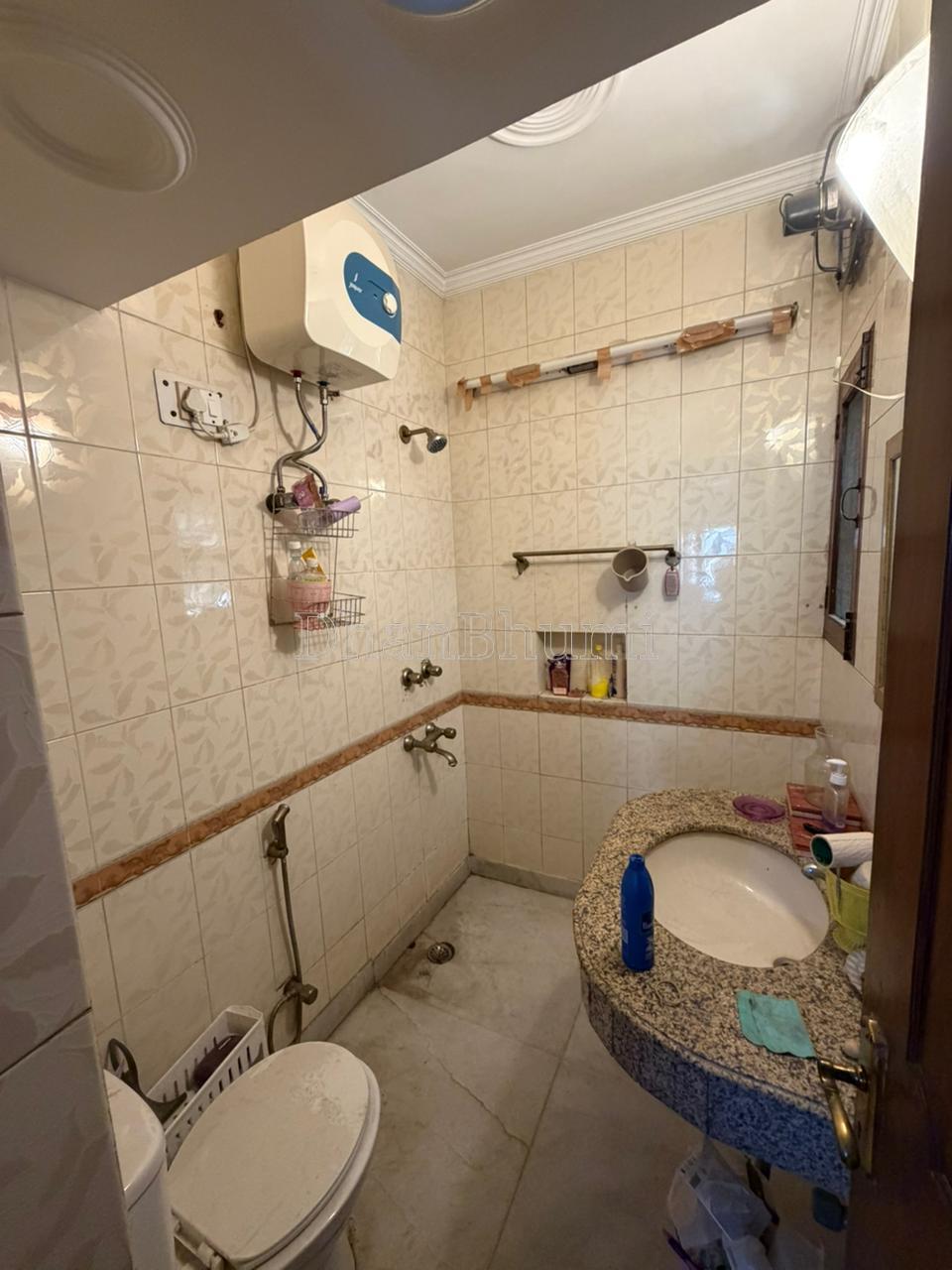 property_images/1775218544_69cfaf7001f5d.jpeg