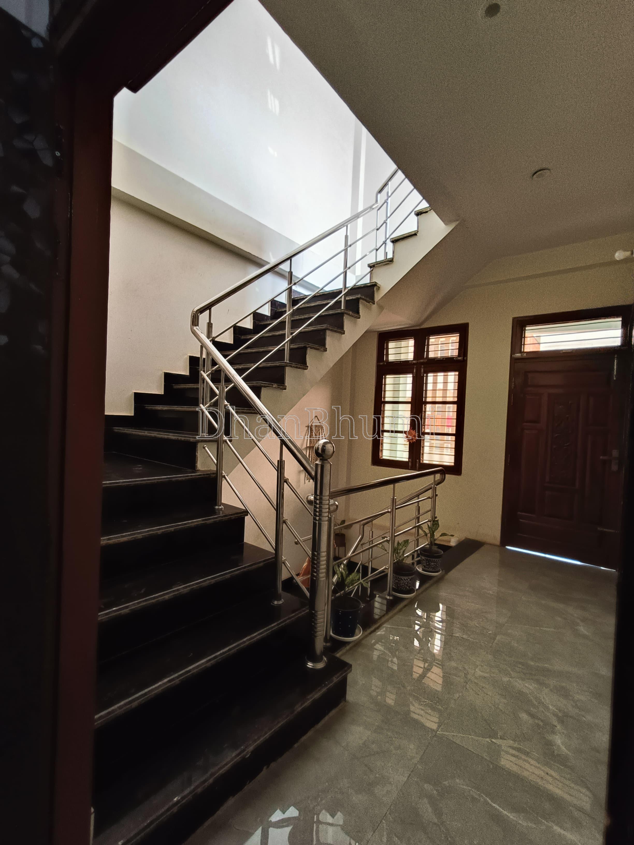 property_images/1776407720_69e1d4a86fde3.jpeg