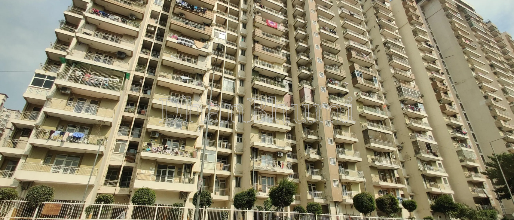property_images/2_bhk_flatapartment_in_greater_noida_1778307855_69fed30f23ffd.png